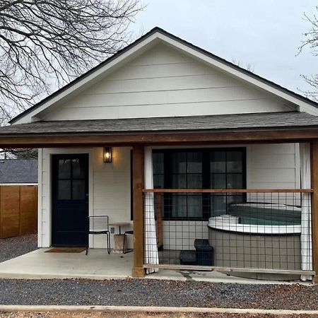 Alley Kat Guesthouse With Private Hot Tub Fredericksburg Luaran gambar