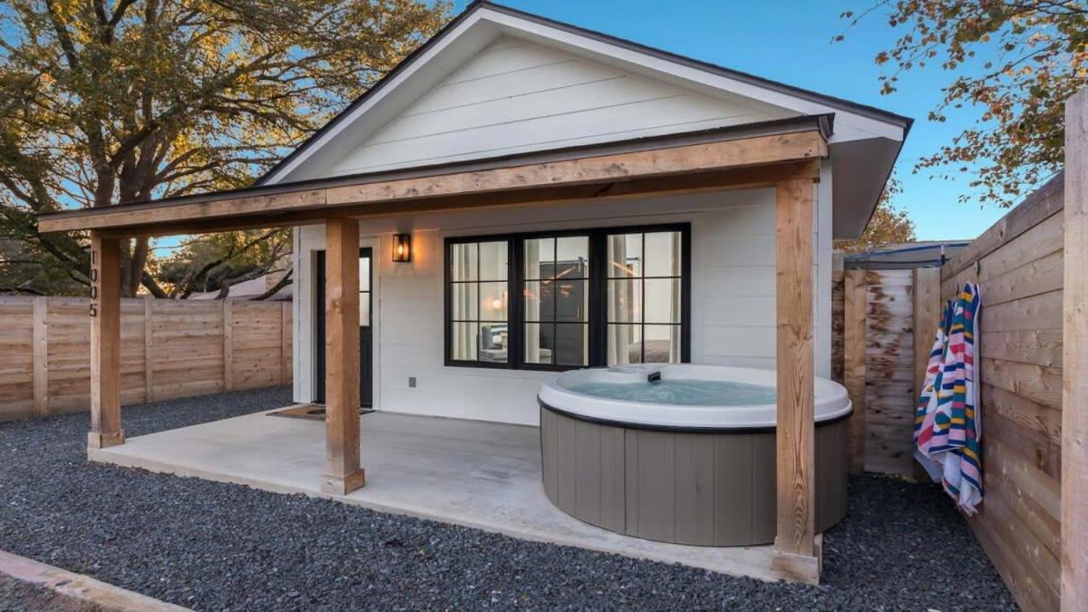 Alley Kat Guesthouse With Private Hot Tub Fredericksburg Luaran gambar