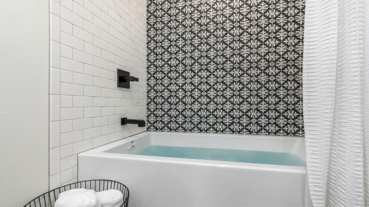 Alley Kat Guesthouse With Private Hot Tub Fredericksburg Luaran gambar