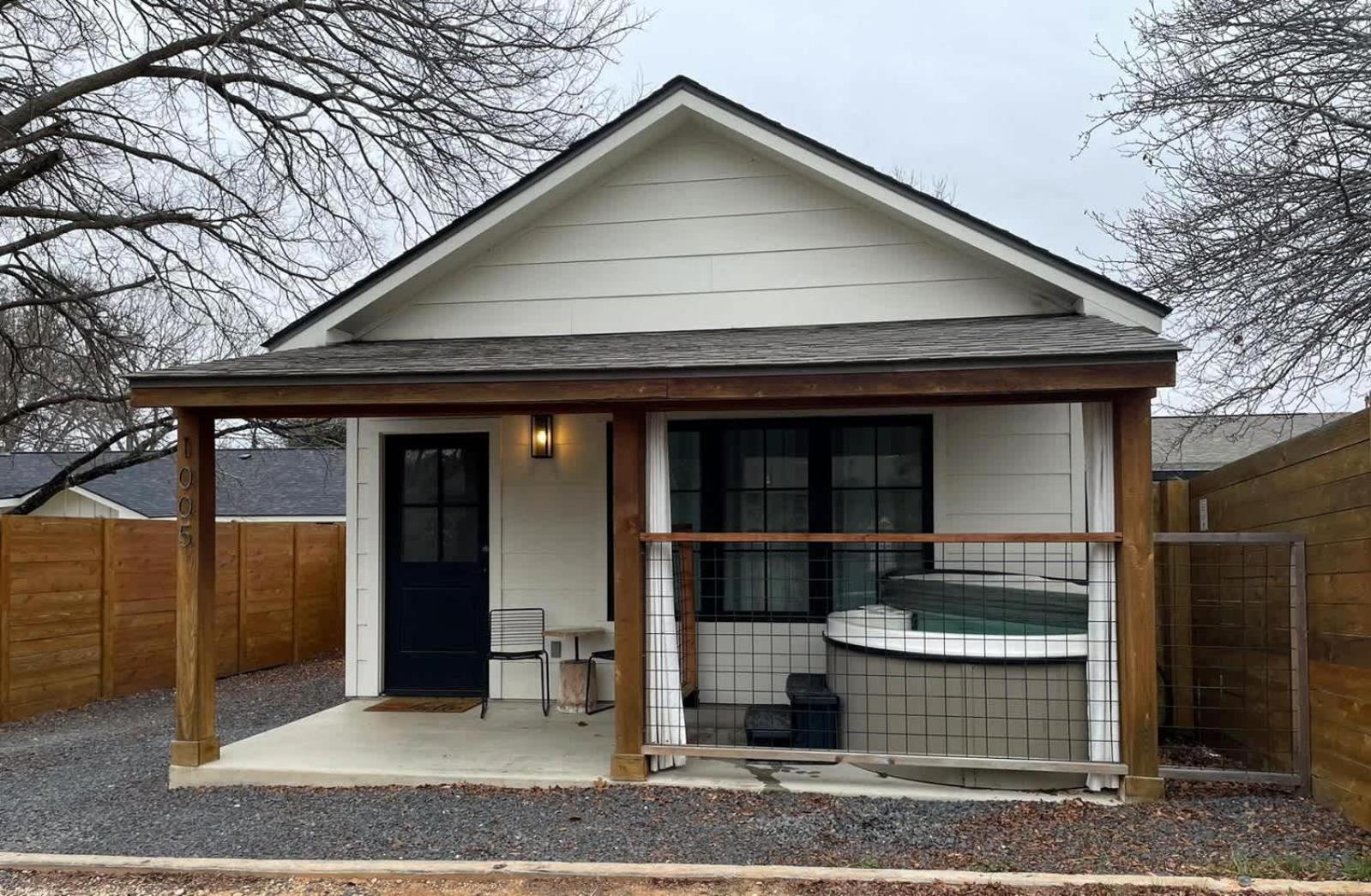 Alley Kat Guesthouse With Private Hot Tub Fredericksburg Luaran gambar